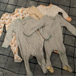 74. 🍒 3/$20 🍒 Set of 5 cotton footy pajamas, 0-3 months, Cloud Island